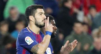 Suarez 'tricks' as Barca rout Girona; 'BBC' back on air for Real