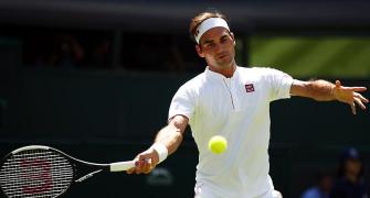 New-look Federer straight back in the old routine