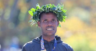 Sports Shorts: Ethiopia's Desisa takes NYC Marathon