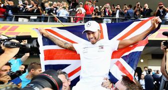 Hamilton only two behind Schumacher as he wins 5th F1 title
