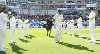 Cook gets guard of honour from Indian team