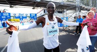Sports Shorts: Kenyan Kipchoge shatters marathon world record in Berlin