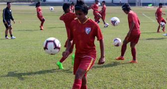Football Extras: Indian eves win Olympic qualifier