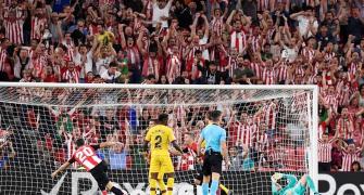 Barca stunned by Bilbao; Lewandowski rescues Bayern