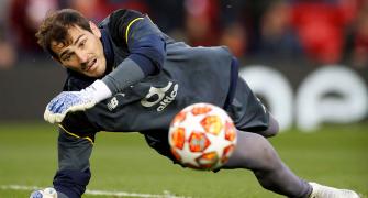 Porto goalkeeper Casillas suffers heart attack