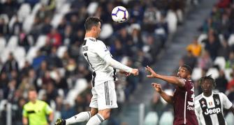 Soccer Extras: Late Ronaldo goal foils Torino