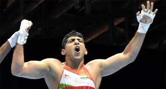Boxing Worlds: Four Indians march into quarters