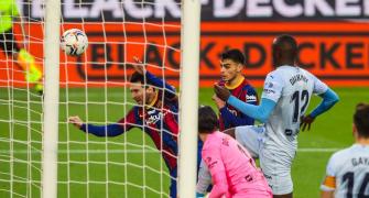 Messi equals Pele's club goal record