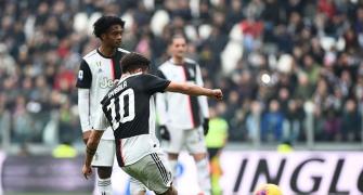 Juventus ease to win over 10-man Brescia