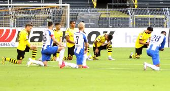 Dortmund players kneel in tribute to George Floyd