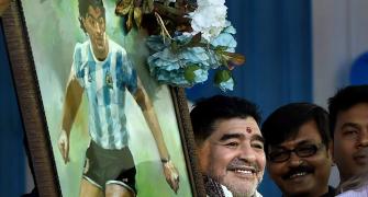 When Maradona refused to cut football-shaped cake!