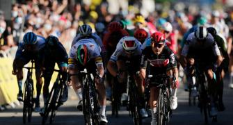 Tour de France: Ewan wins stage three