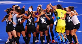 Netherlands thrash Britain, make women's hockey final