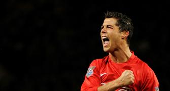 It's official! Ronaldo moves back to Manchester United