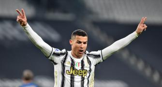 Football PIX: Ronaldo shines again; Barca win