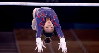 Biles fails to qualify for bars at Tokyo Olympics