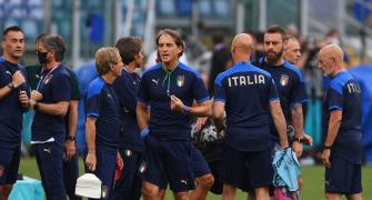 Mancini urges Italy to entertain in Euro 2020 opener