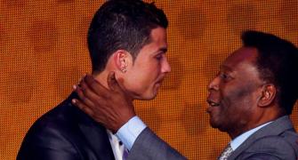 Pele reacts as Ronaldo breaks his goal record