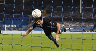Soccer PIX: Man City beat Everton; Lewandowski 'tricks