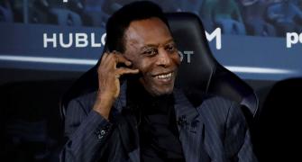 Pele recovering in hospital after removal of tumour