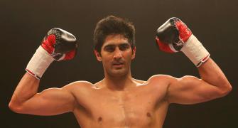 Vijender returns to pro boxing with knock out win
