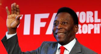 Pele says he remains 'strong' amid cancer battle