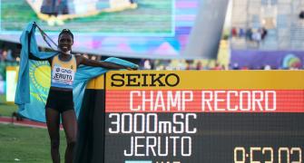 PICS: Kazakhstan's Jeruto roars to steeplechase gold