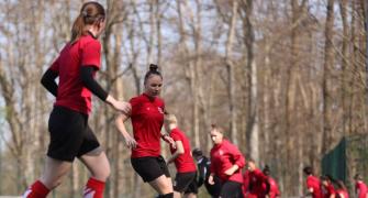 Ukrainian women footballers find shelter in Germany