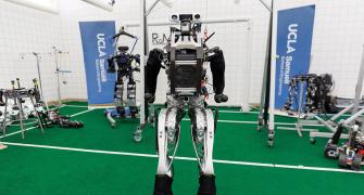 PIX: Humanoid robot ARTEMIS ready to play some soccer!