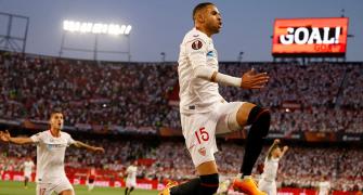 Europa PIX: Sevilla stun Man Utd; Roma, Juve progress