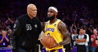 Abdul-Jabbar showers praise on 'dominant' LeBron