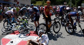 Tour de France: Selfie-seeker causes massive crash!