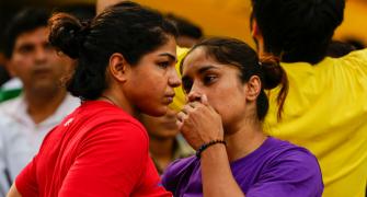 Sakshi's emotional tribute to Olympic finalist Phogat