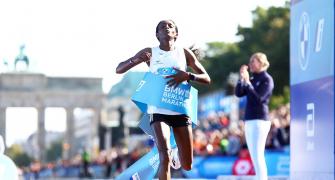 Assefa stuns the world with record-breaking run!