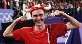 Axelsen retains badminton crown; An bags women's gold