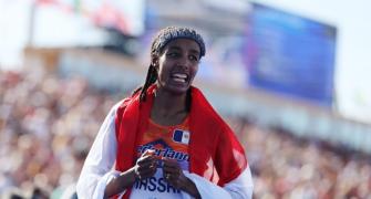 Hassan sprints to marathon gold in thrilling finish