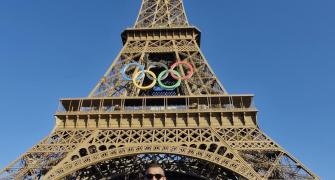 Sreejesh Rocks Mundu At Eiffel Tower