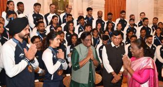 President Murmu meets Indian Olympic contingent