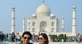 SEE: Tendulkars Visit The Taj Mahal