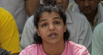 Wrestlers shouldn't play in nationals by WFI: Sakshi