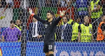 Euro PIX: Portugal shoot-out Slovenia to make last 8