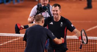 Olympics: Murray makes another great escape in Paris