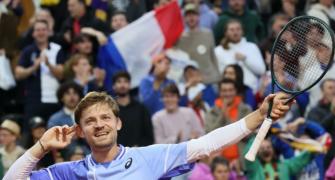 Spectator spits on Belgian Goffin at French Open