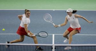 Swiatek leads Poland to historic win over Czechs