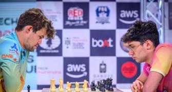 Global Chess: Carlsen beaten by clock, Giri draws