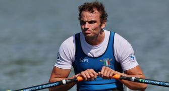 Mobile phone costs Italian rower bronze medal