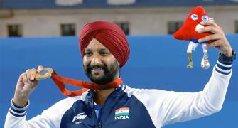 Harvinder, Preeti flag-bearers for Paralympics closing