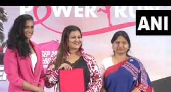 Sindhu goes pink for breast cancer awareness!