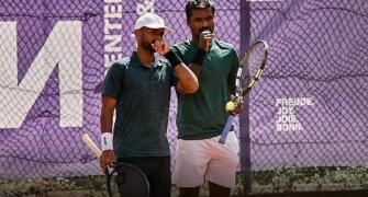 Indian pair stuns top seeds in China