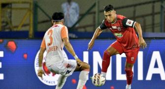 ISL: Kerala, NorthEast split points in tough contest